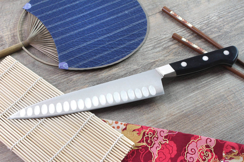 Misono UX10 japansk kokkekniv med grantonskær 21 cm