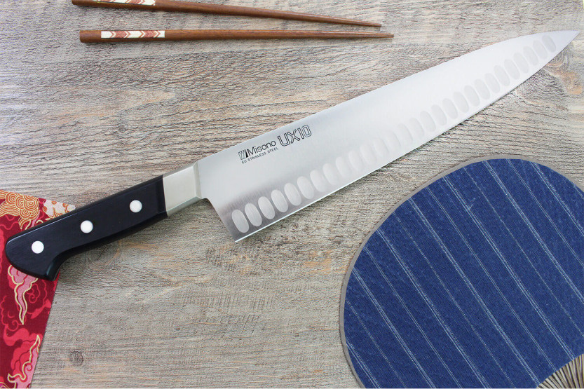 Misono UX10 japanilainen kokkiveitsi, granton-reunalla 30cm
