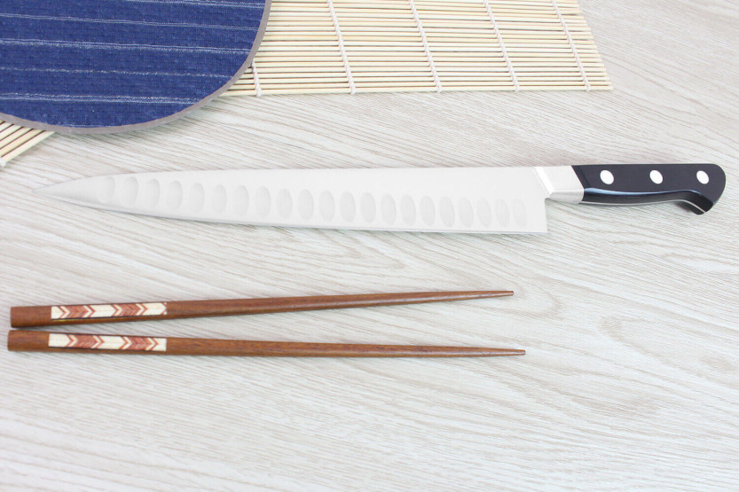 Misono UX10 japanilainen leikkuuveitsi 24cm Granton terällä varustettuna