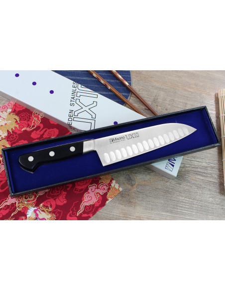 Misono UX10 18 cm japansk santoku-kniv med granton-egg