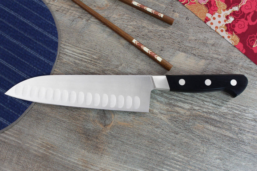 Japanisches santokumesser Misono UX10 mit mit Kullen 18cm