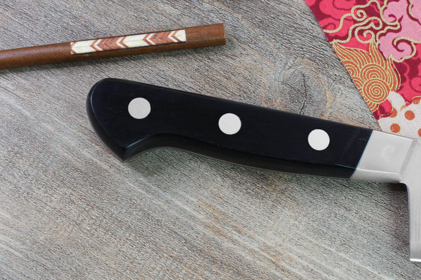 Japanisches santokumesser Misono UX10 mit mit Kullen 18cm