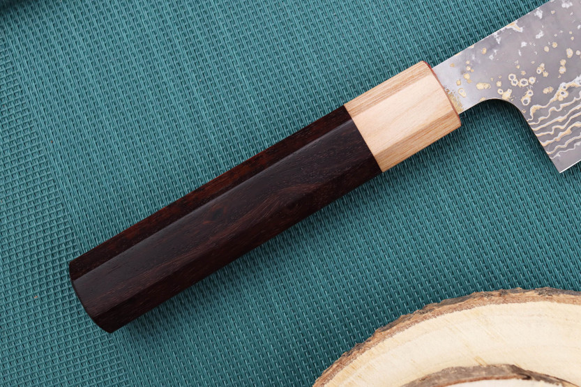 Cuchillo de cocinero tradicional japonés Takeshi Saji VG10 Gold 21cm