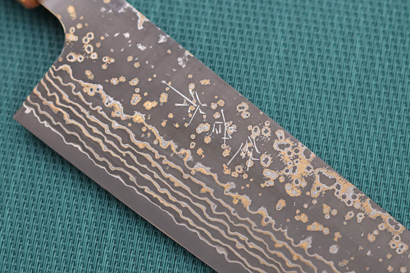 Cuchillo de cocinero tradicional japonés Takeshi Saji VG10 Gold 21cm