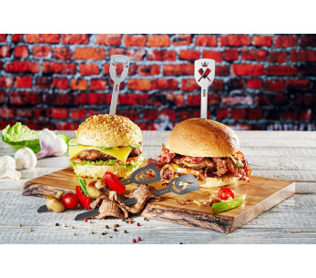 Juego de 2 pinchos para hamburguesas Gefu Torro con motivos de toros y cuchillas 2