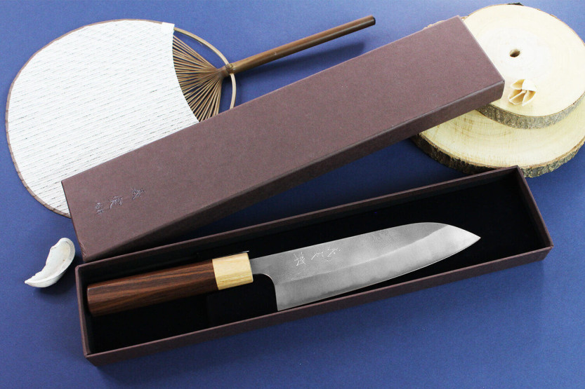 Håndlaget japansk santokukokniv Yoshimi Kato AS Nashiji 17 cm