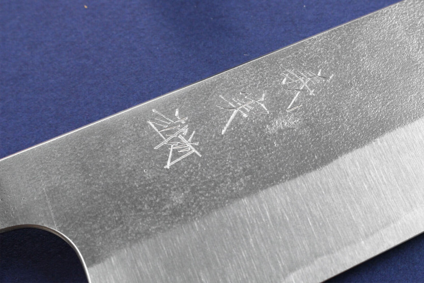 Håndlavet japansk santokukniv Yoshimi Kato AS Nashiji 17 cm
