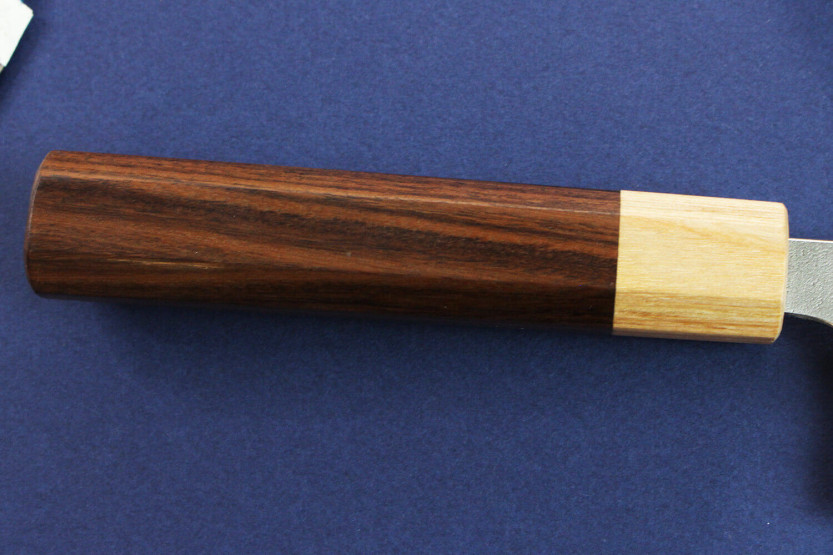 Handgjord japansk santokukniv Yoshimi Kato AS Nashiji 17cm