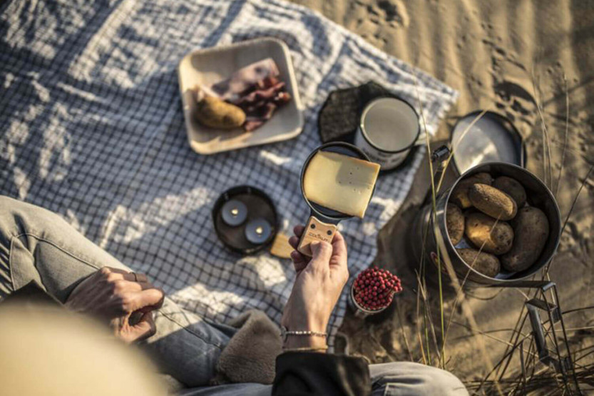 Cookut Lumi raclette stearinlys sett med individuelle stekepanner og spatler