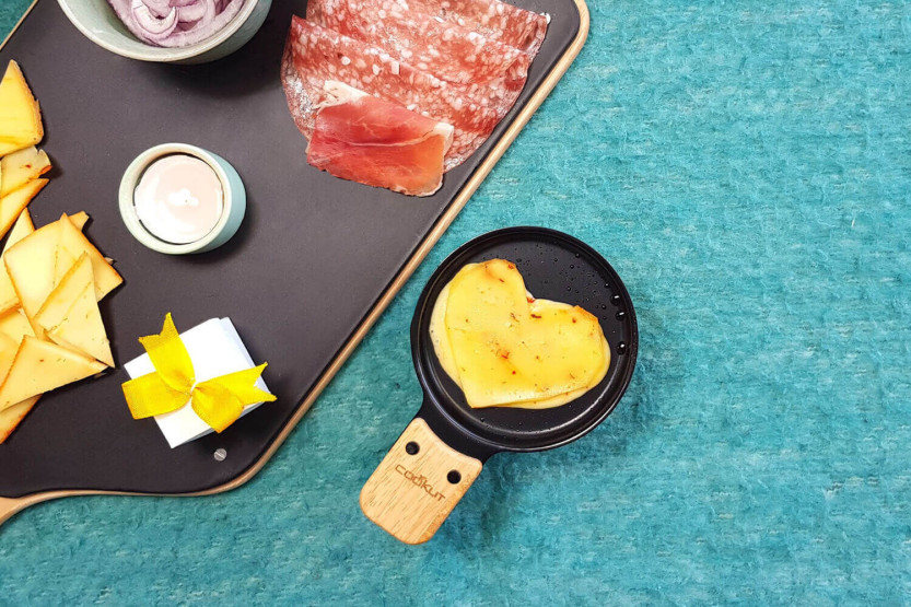 Cookut Lumi raclette stearinlys sett med individuelle stekepanner og spatler