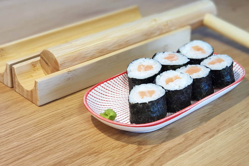 Sooshi Cookut set 1 sushi/maki maker + 2 paar eetstokjes + 1 receptenboek