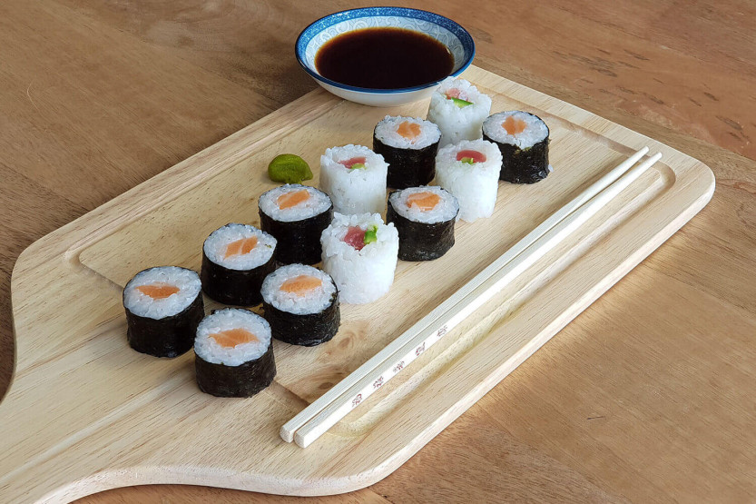 Sooshi Cookut set 1 sushi/maki maker + 2 par ätpinnar + 1 receptbok