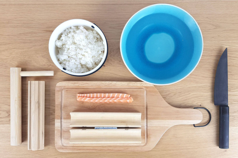 Sooshi Cookut-sett 1 sushi-/makimaskin + 2 par spisepinner + 1 oppskriftsbok