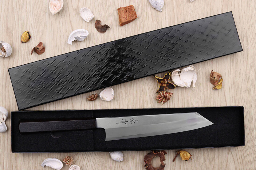 Coltello kiritsuke Kagekiyo Suri Urushi giapponese artigianale 21 cm