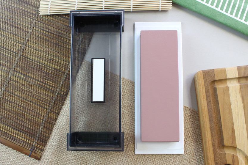 Pedra de amolar japonesa de cerâmica Suehiro Cerax 800 grit na base