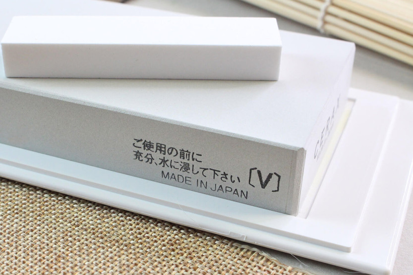 Japanese whetstone Suehiro Cerax ceramic 320 grit on base