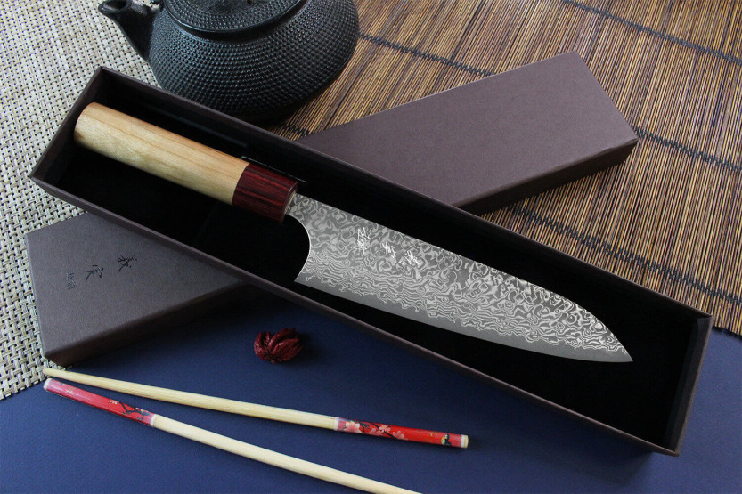 Faca de chef japonesa Yoshimi Kato 18cm VG10 Níquel Damasco em madeira de cerejeira feita à mão