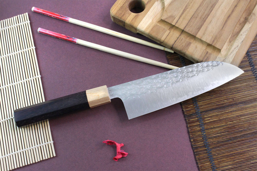 Yu Kurosaki senko 16,5 cm faca santoku japonesa martelada à mão em aço SG2