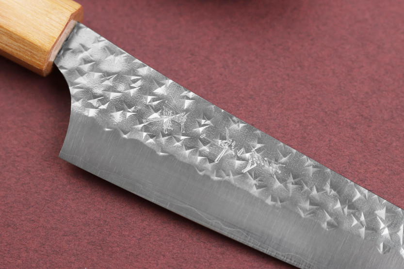 Yu Kurosaki senko 15 cm i SG2-stål, håndverksmessig hamret japansk universalkniv
