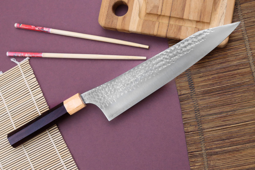Hamret japansk kokkekniv Yu Kurosaki senko 24 cm SG2-stål