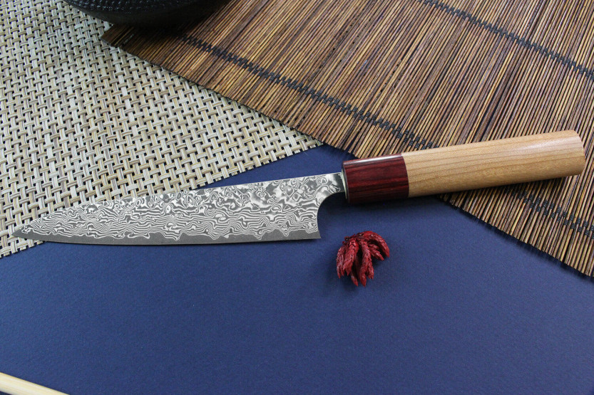 Japanisches handgefertigtes Universalmesser Yoshimi Kato 15cm VG10 Nickel Damaskus Kirschbaum