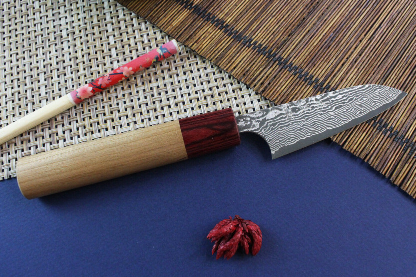 Faca de aparar japonesa artesanal Yoshimi Kato 8,5cm VG10  Damasco em madeira de cerejeira