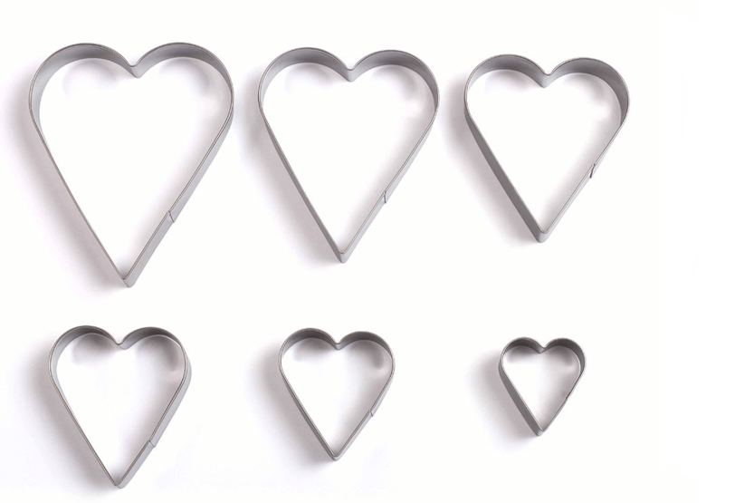 Set of 6 Livoo heart-shaped stainless steel cookie cutters