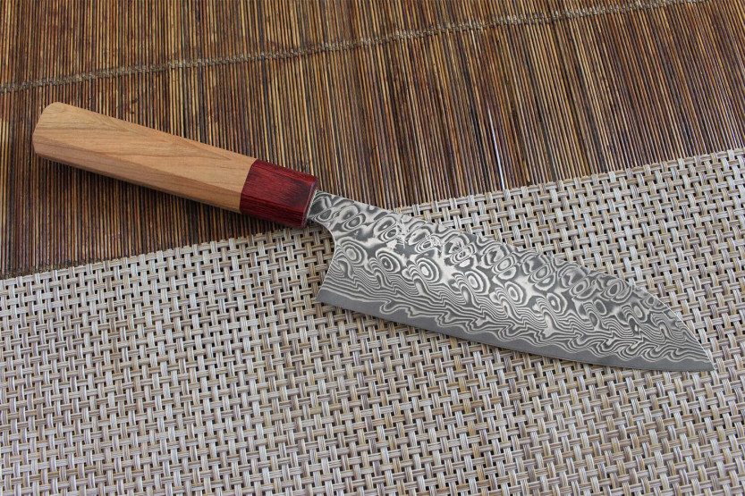 Yoshimi Kato 17cm SG2 Damascus kersenhout handgemaakt Japans santoku mes