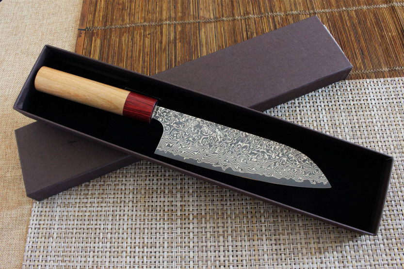 Handgemaakt Japans santoku mes Yoshimi Kato 17cm VG10 Nikkel Damascus kersenhout