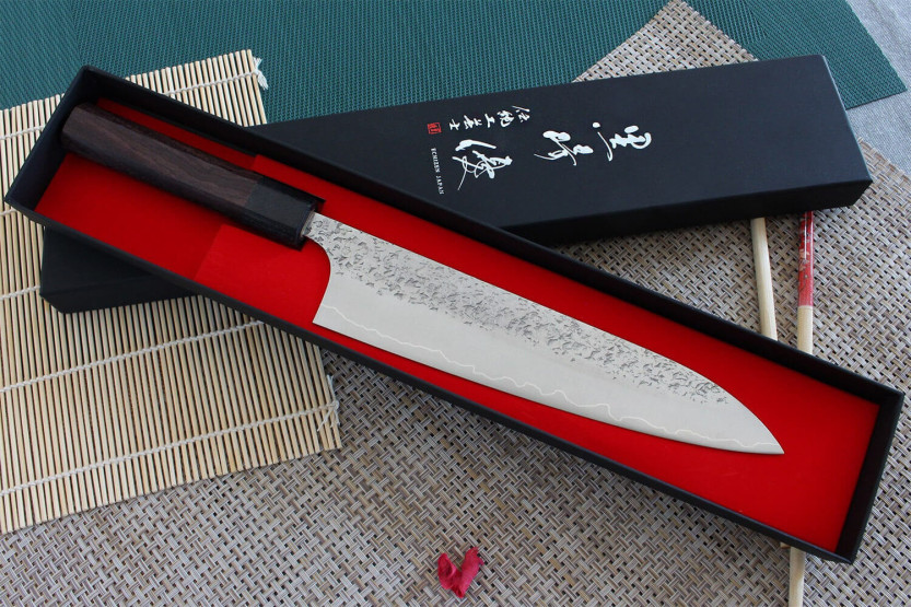 Coltello da chef giapponese martellato artigianale Yu Kurosaki Shizuku 21 cm in acciaio SG2