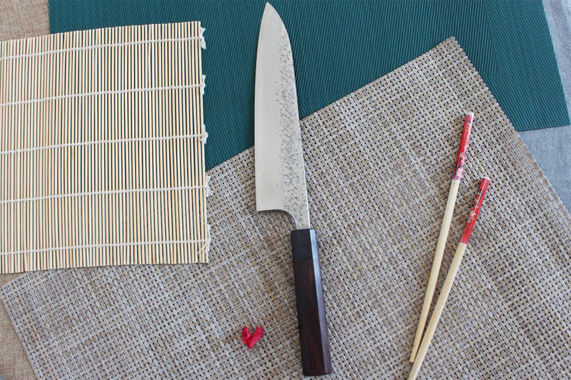 Hamrad japansk kockkniv Yu Kurosaki Shizuku 21cm SG2 stål