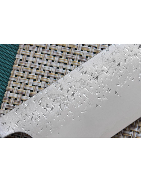 Hamret japansk kokkekniv Yu Kurosaki Shizuku 21 cm i SG2-stål