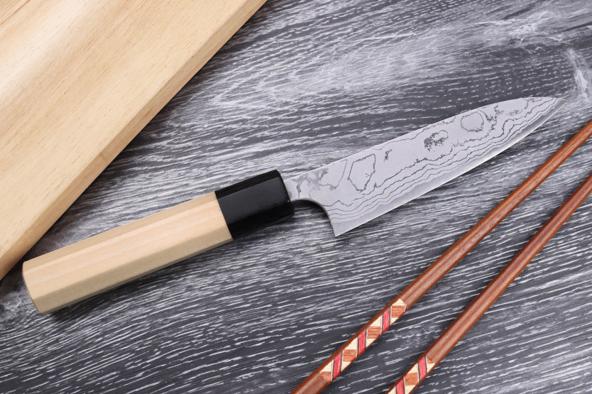 Faca universal japonesa tradicional Masakage Shimo 12cm Shirogami