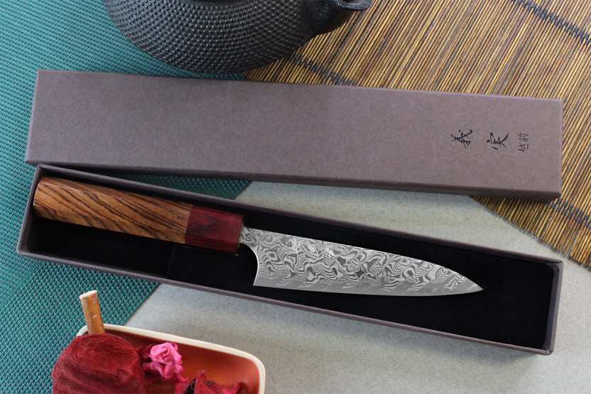 Yoshimi Kato 12cm SG2 Damaskus handgjord japansk universalkniv