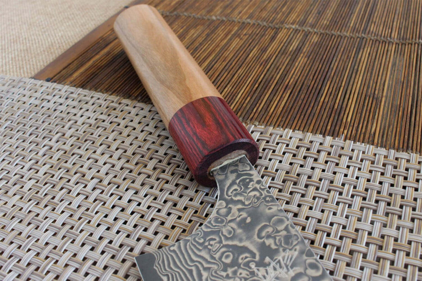 Coltello da chef giapponese fatto a mano Yoshimi Kato 21 cm VG10 Nickel Damasco in legno di ciliegio