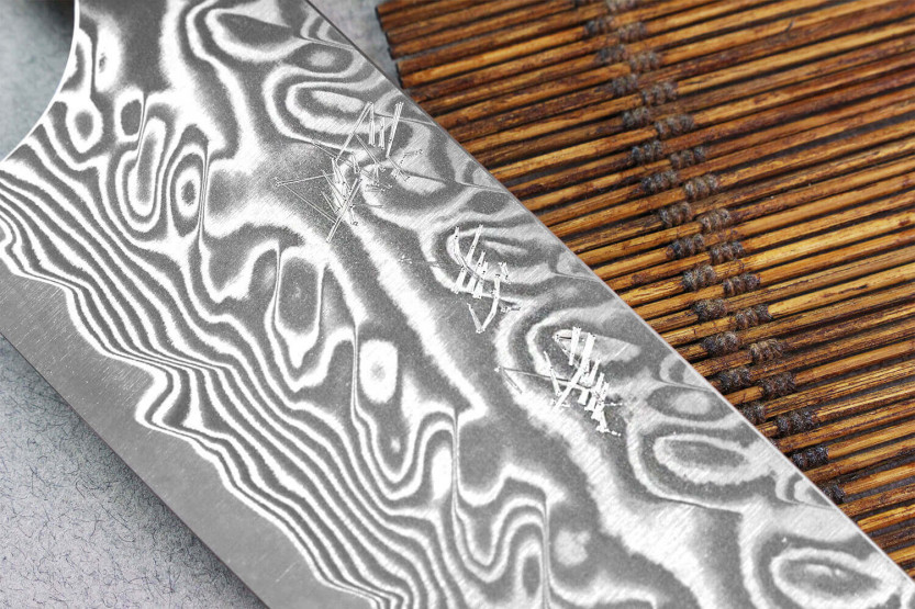 Faca de chef japonesa Yoshimi Kato 18cm SG2 Damascus feita à mão