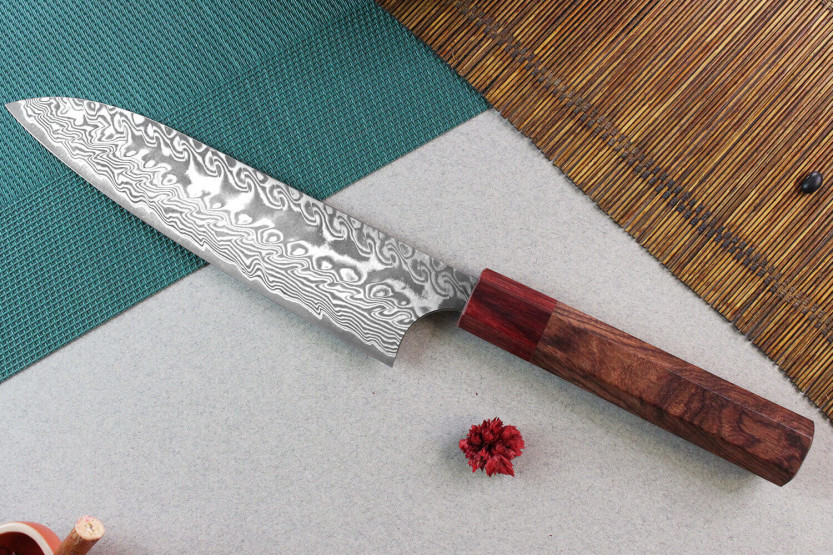 Faca de chef japonesa Yoshimi Kato 18cm SG2 Damascus feita à mão