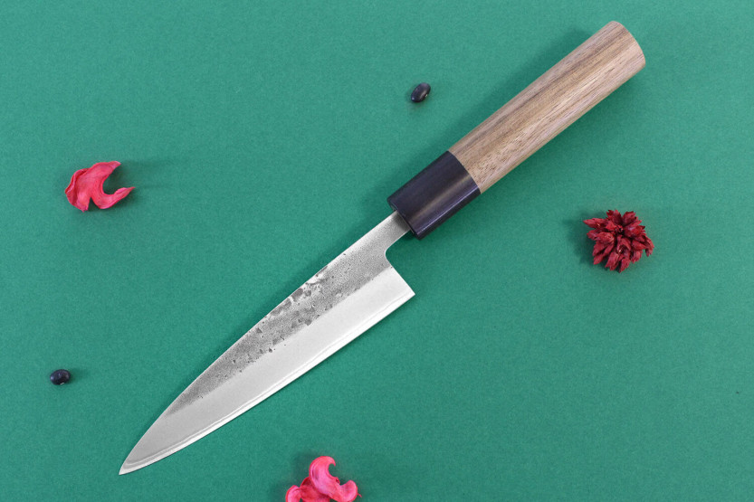 Japanisches handgefertigtes Universalmesser Wusaki Nakata BS2 13.5cm Griff aus Walnussholz