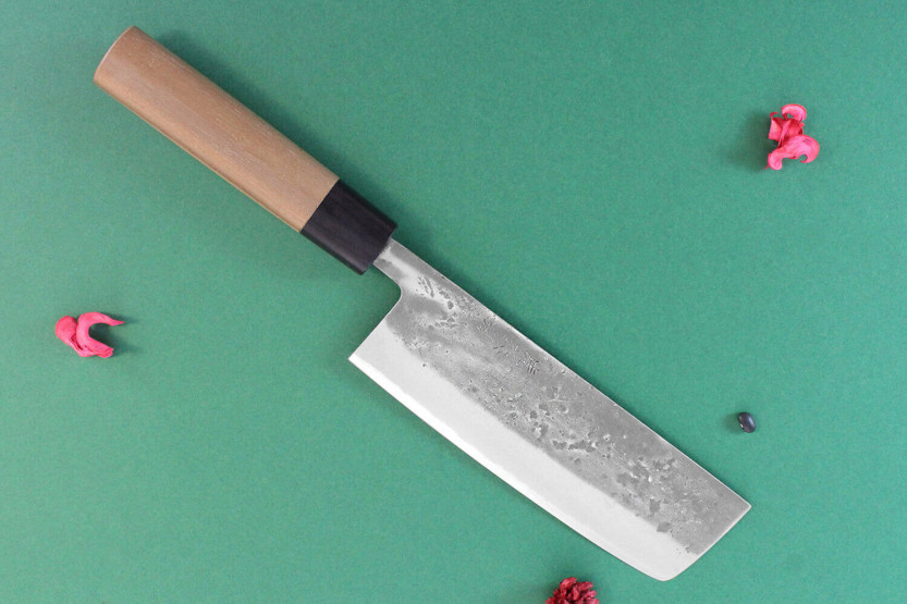 Wusaki Nakata BS2 16,5 cm valnøddehåndtag japansk håndlavet nakiri-kniv