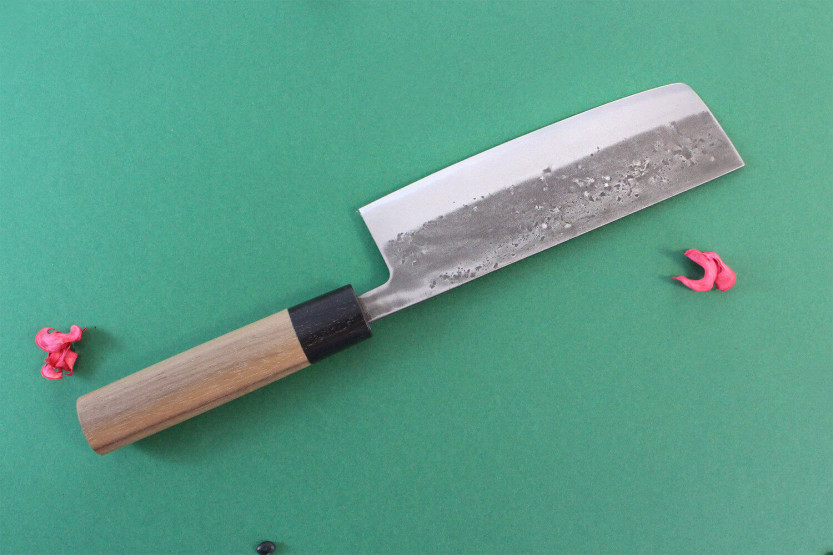 Wusaki Nakata BS2 16,5 cm valnøddehåndtag japansk håndlavet nakiri-kniv