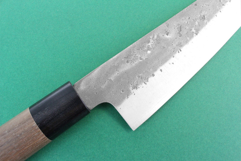 Coltello da cuoco giapponese Wusaki Nakata BS2 da 21 cm fatto a mano con manico in noce