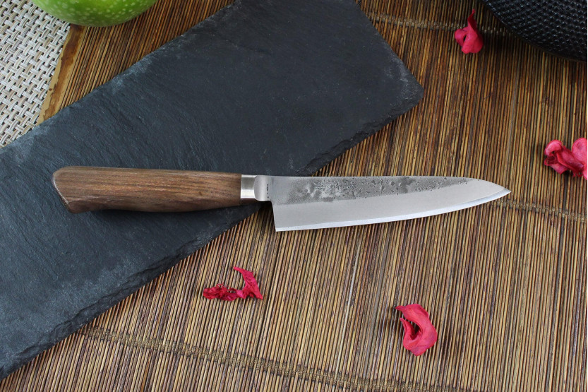 Japanisches handgefertigtes Universalmesser Wusaki Nogami BS2 12.5cm Griff aus Walnussholz