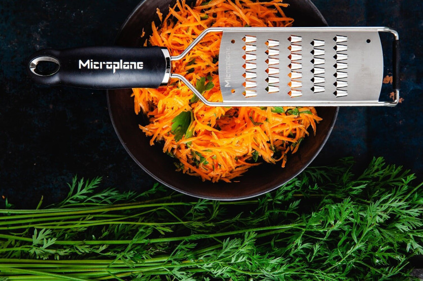 Microplane Gourmet gulrotrivjern med svart håndtak
