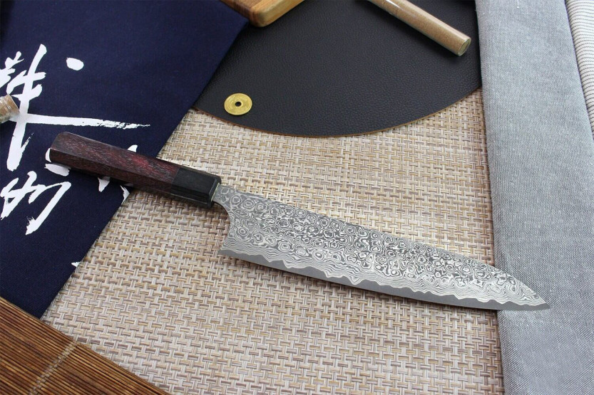 Masakage Kumo 21cm käsintehty japanilainen keittiöveitsi Damascus 63 kerrosta