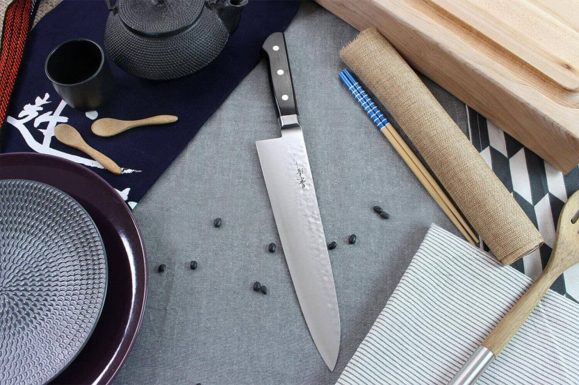 Coltello da chef giapponese Kagekiyo martellato da 24 cm fatto a mano