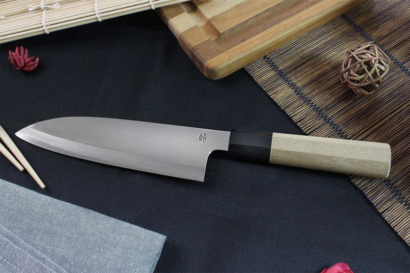 Kagekiyo Utage White Steel 2 18 cm håndlavet japansk santokukniv