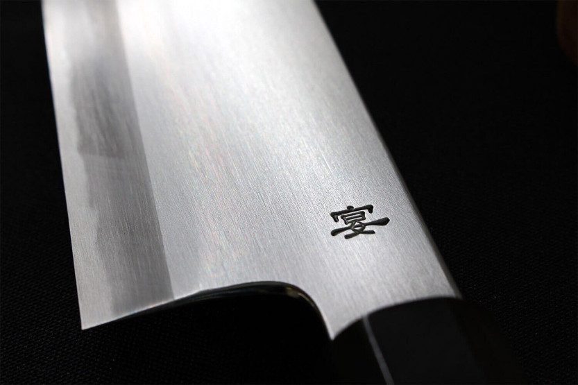 Kagekiyo Utage White Steel 2 18cm handgjord japansk santokukniv