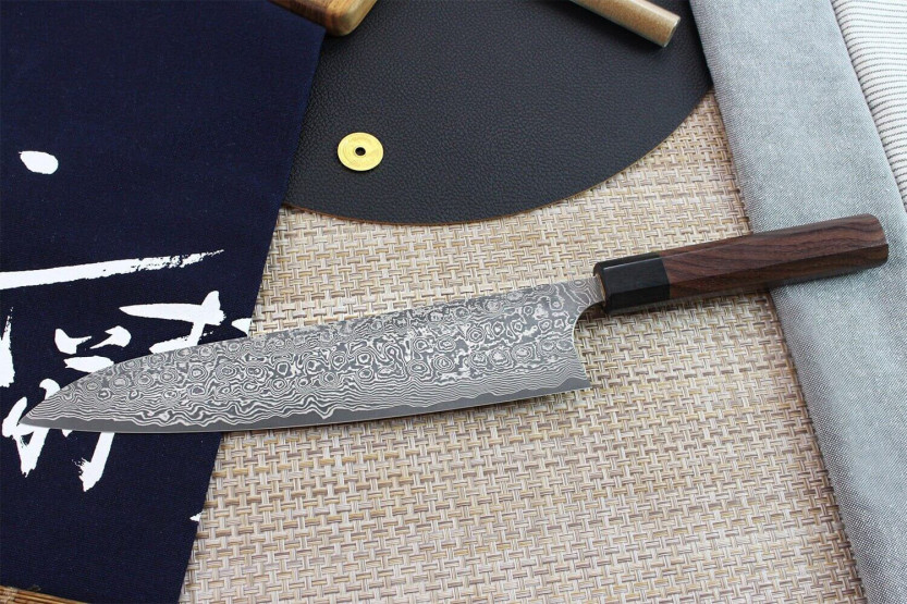 Masakage Kumo 24cm käsintehty japanilainen keittiöveitsi Damascus 63 kerrosta