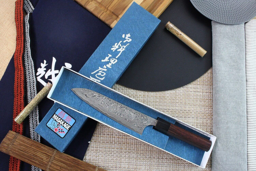Faca de chef japonesa Masakage Kumo 18cm Damascus 63 camadas feita à mão