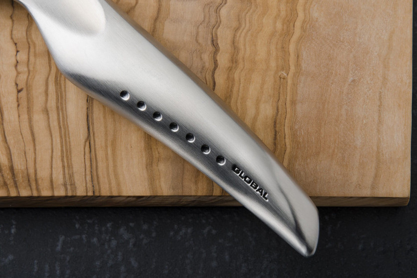 Global Sai S03R Japanilainen kuorimaveitsi 9cm suora vasaroitu terä